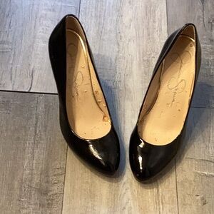 Jessica Simpson patted black shoes.  Size 8